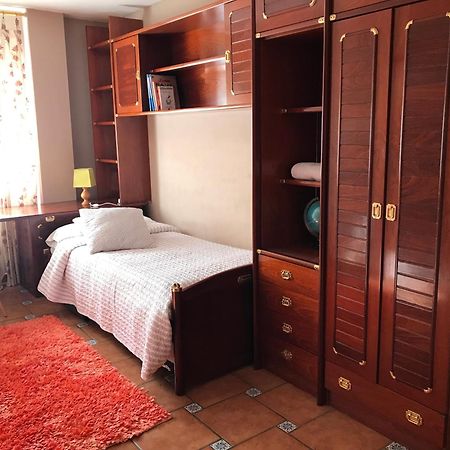 Apartamento Con Amplia Terraza Cerca Del Hospital Clinico Сантяго де Компостела Екстериор снимка